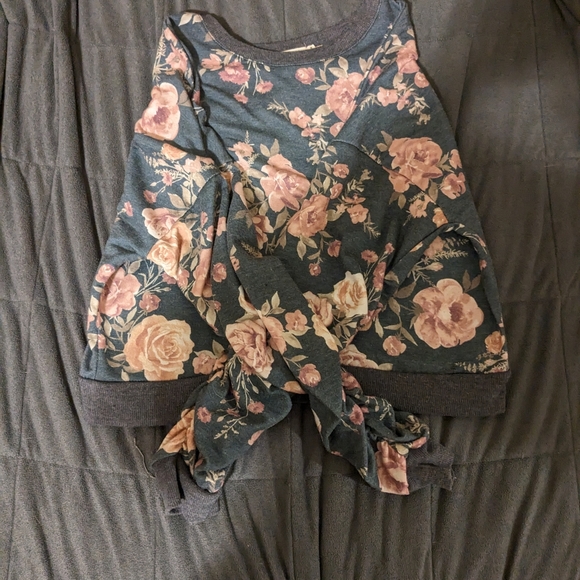 Rose pattern long sleeve crop top - Picture 2 of 4